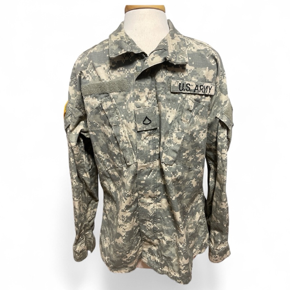 Army Desert Camo Field Jacket w Patches Size Medium